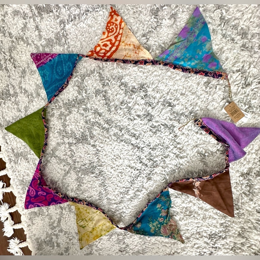 RARE Anthropologie NWT Recycled Pennant Garland - Picture 4 of 16
